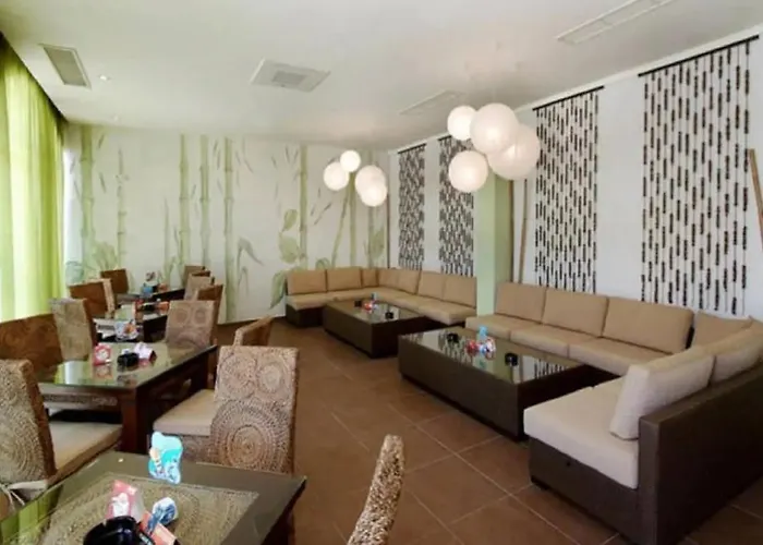 Bella - 3 Pools, 2 Bedrooms & 2 Bathrooms *