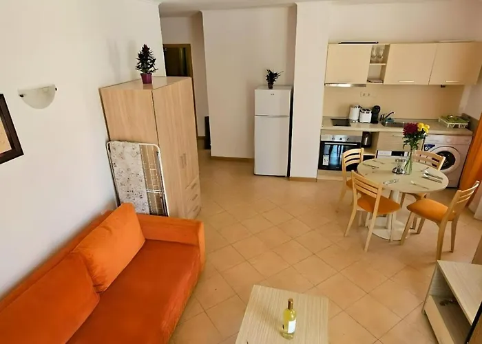 Bella - 3 Pools, 2 Bedrooms & 2 Bathrooms Apartman Napospart