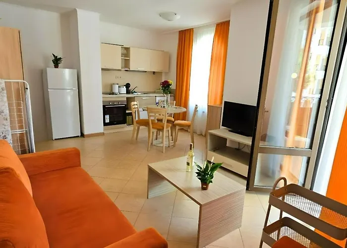 Apartman Bella - 3 Pools, 2 Bedrooms & 2 Bathrooms *